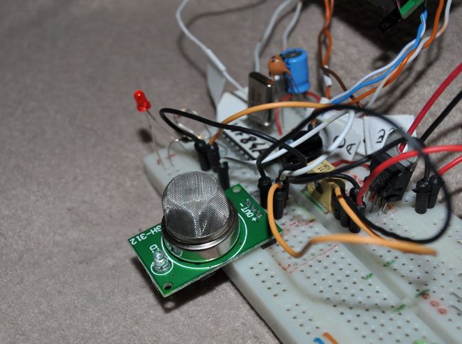 PIC16F84A Gas Detector using GH-312 sensor