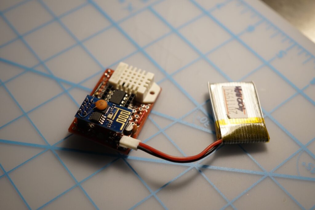 ESP8266 + Attiny85 + DHT22 Temperature/Humidity Logger ESP8266 + Attiny85 + DHT22 Temperature/Humidity Logger