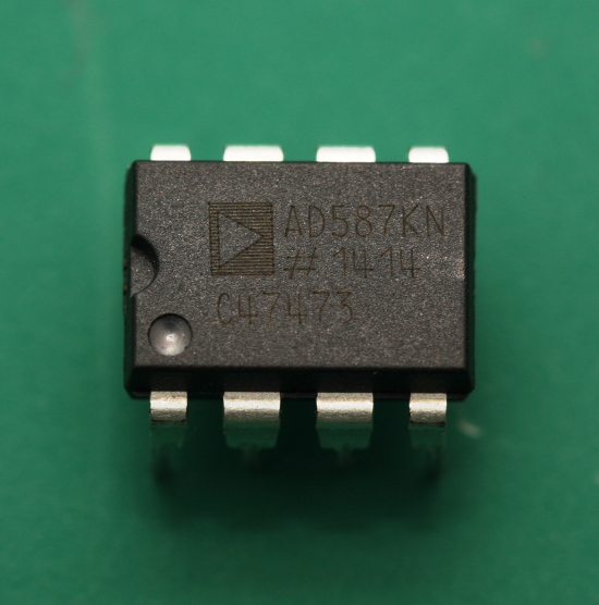 Analog Devices AD587KN 10V reference chip