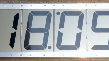 LCD clock with 4″ display