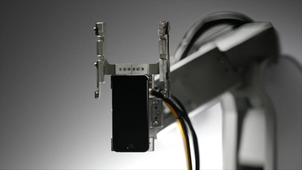 How Apple recycles iphones