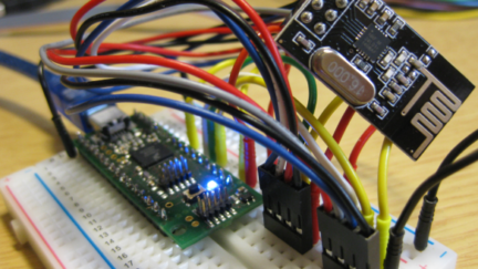 nRF24L01+ 2.4 GHz wireless connectivity with the TinyK20 board