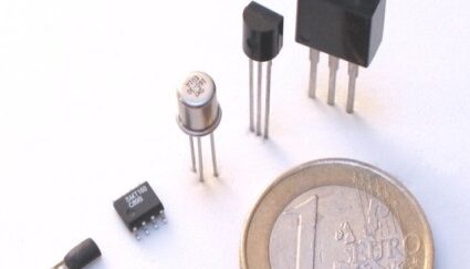 Very low power temperature sensor