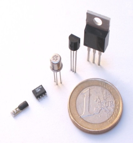 Very low power temperature sensor