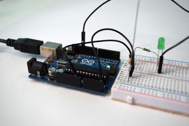 Electromagnetic Field Detector using an Arduino