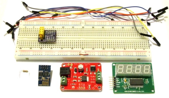 ESP8266-based Clock Synchronized With Network Time Service