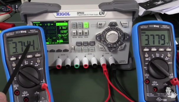 The Battery Charges in The First CC Stage Sinking 1698mA 