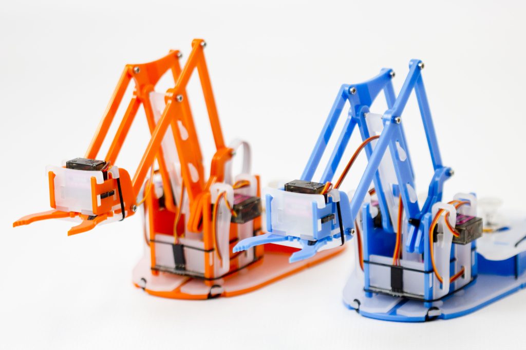 Anyone Can Build A Robot Arm With MeArm Pi