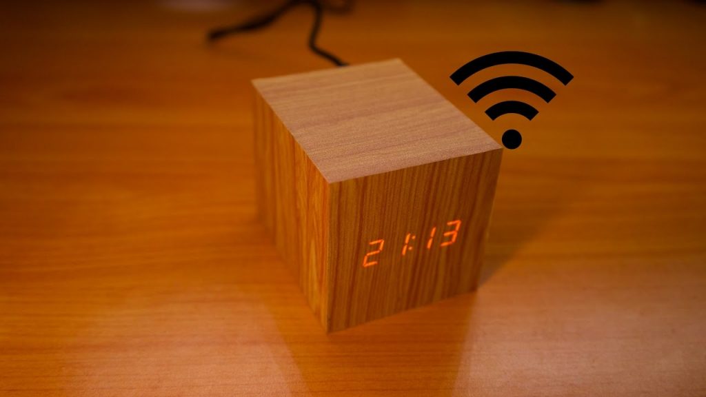 Wooden Digital Clock is controlled over WiFi