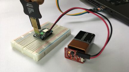 hackaBLE – tiny nRF52832 BLE development board