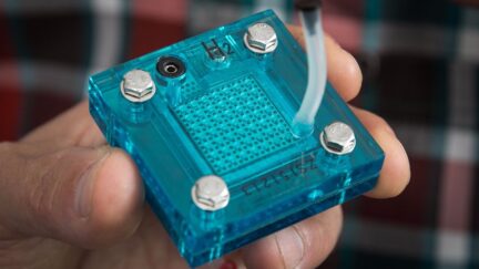 Solar supercapacitor creates electricity and hydrogen fuel on the cheap
