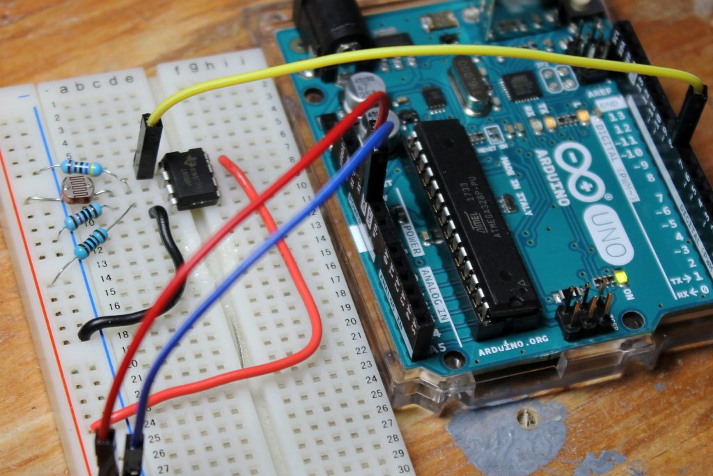 Use a Comparator or Op-Amp to Simplify Light Dependent Resistor Output Use a Comparator or Op-Amp to Simplify Light Dependent Resistor Output