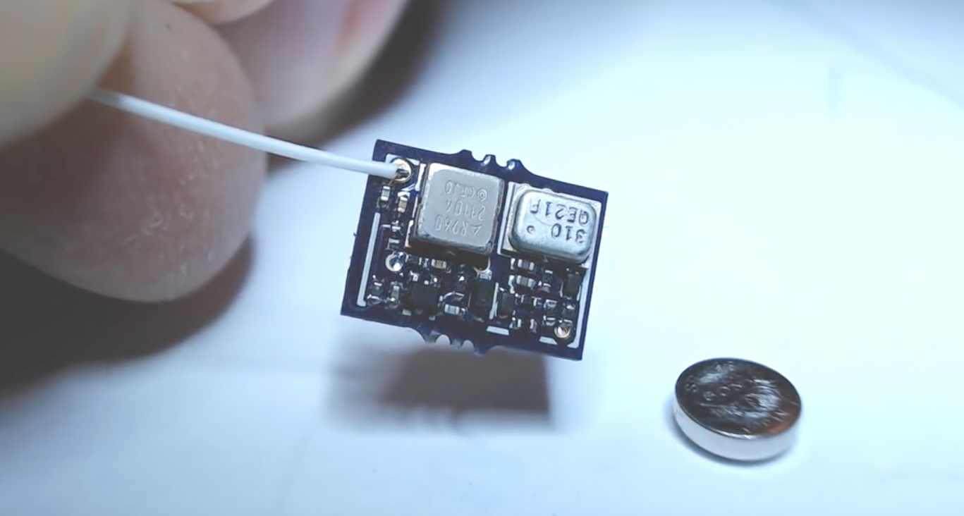 Ultrastable UHF transmitter – A super Tiny Radio Transmitter