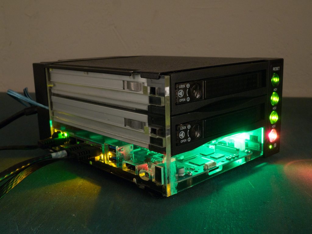 DIY NAS / Router in 3-bay hot swap enclosure