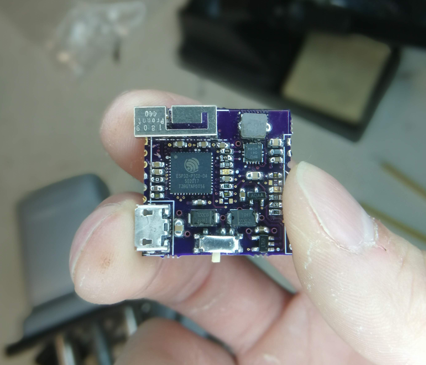 uMesh – A self-contained, battery operated ESP32 module