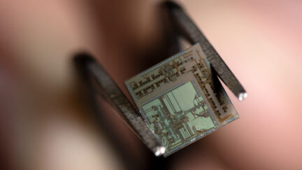 Beyond 5G: Wireless Transceiver With Ultra-Fast Data Processing
