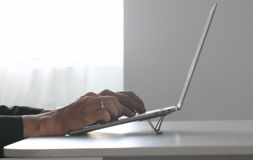 Tesmo Kickstand: Truly invisible laptop stand that weighs nothing and takes up zero space Tesmo Kickstand: Truly invisible laptop stand that weighs nothing and takes up zero space