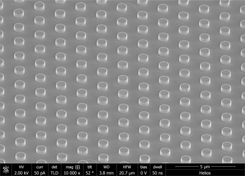 Incandescent light bulbs at the nanoscale