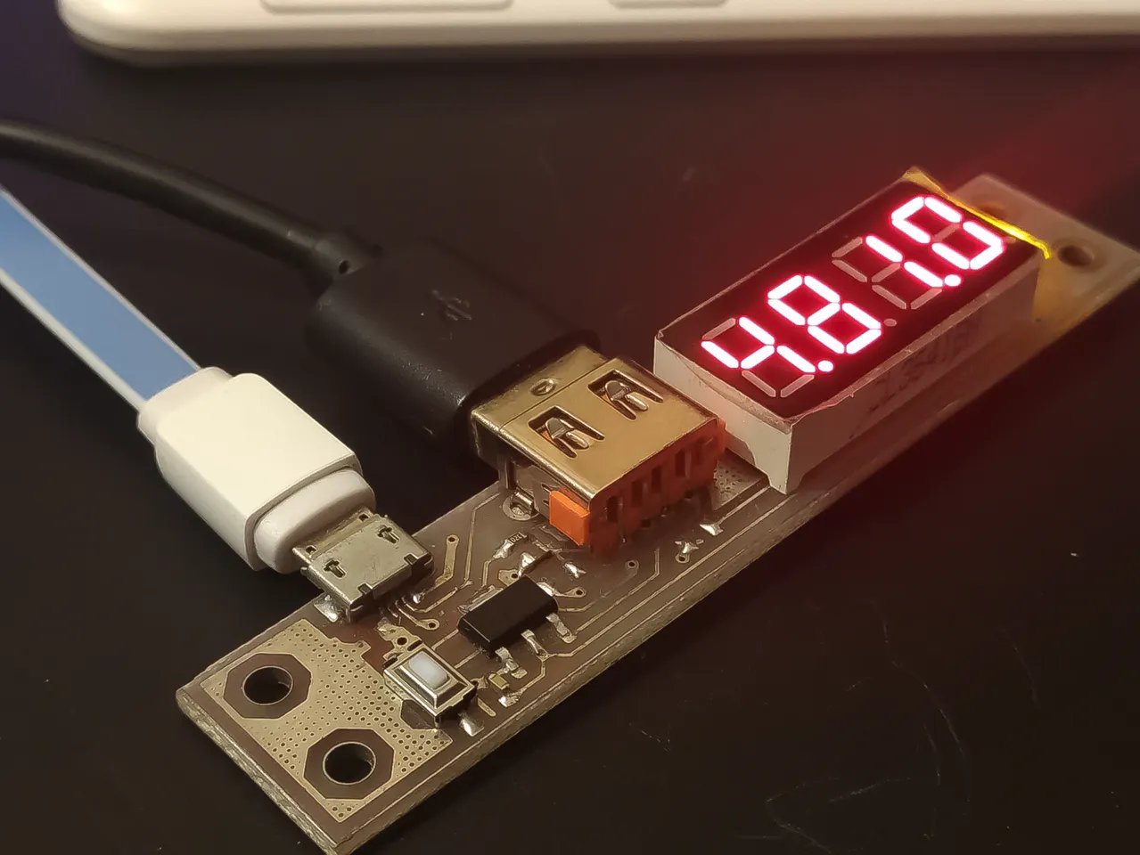 motivet hybrid Dalset Self-Calibrating USB Voltage/Current Meter - Electronics-Lab.com