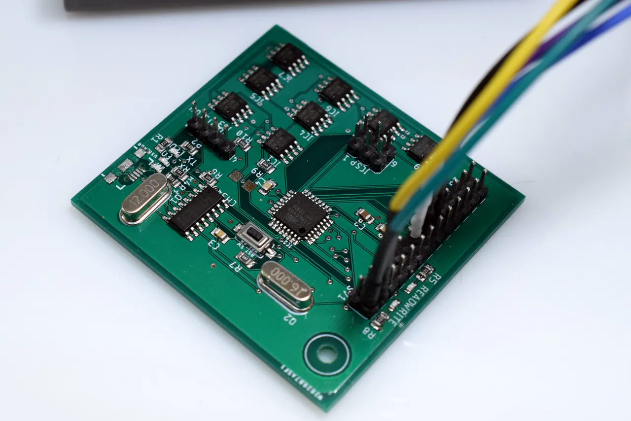 Arduino-Based SSD uses an ATmega8 & 8 EEPROM chips