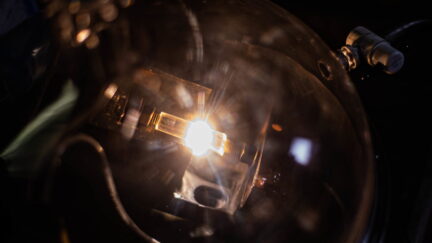 Flash Graphene Synthesis – Electricity Turns Garbage into Graphene