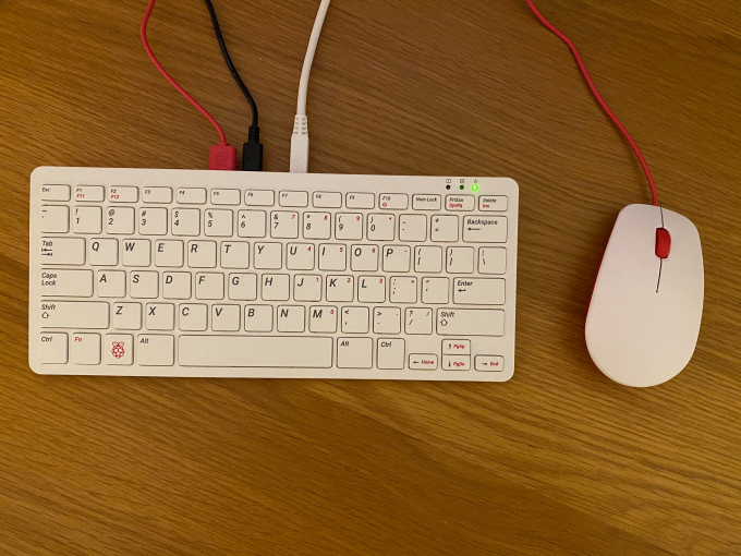New Raspberry Pi 400 sells for $70 and is a computer in a compact keyboard New Raspberry Pi 400 sells for $70 and is a computer in a compact keyboard