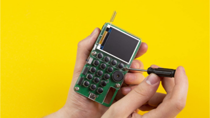 DIY CircuitMess Chatter Uses LoRa Connectivity for Text Messaging