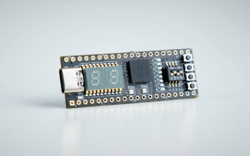 Crowdfunding STEPFPGA development board for beginners starts at Crowdfunding STEPFPGA development board for beginners starts at