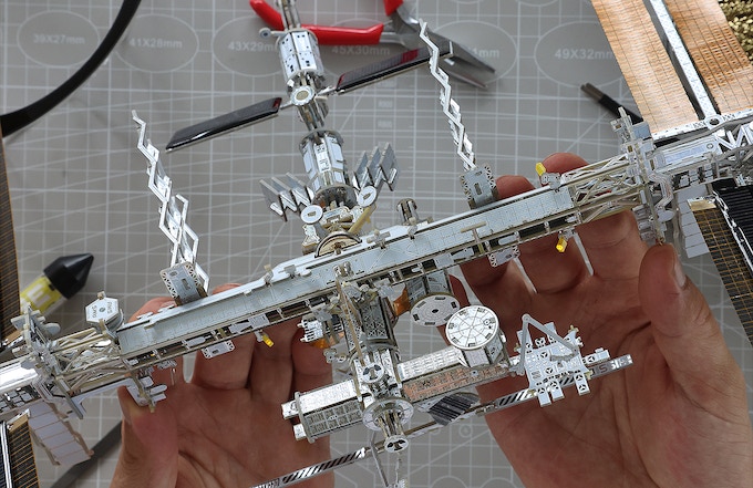 Space O: Do-it-yourself electronic kits that are inspired from NASA