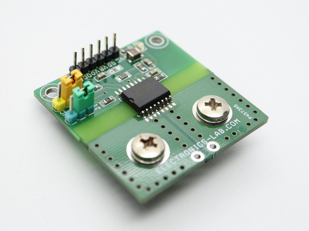 High accuracy current sensor with 400khz bandwidth using acs37002