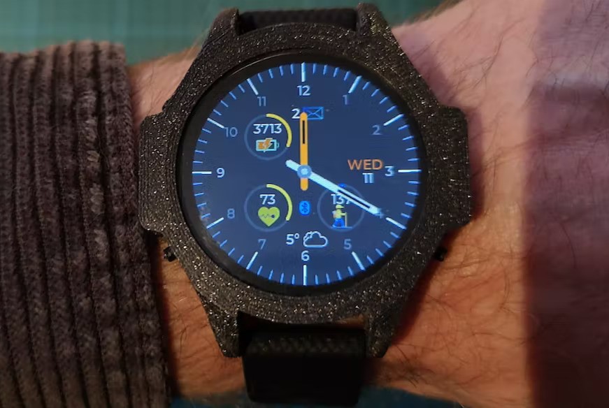 The ZSWatch: A Stylish and Functional DIY Smartwatch for the Modern User