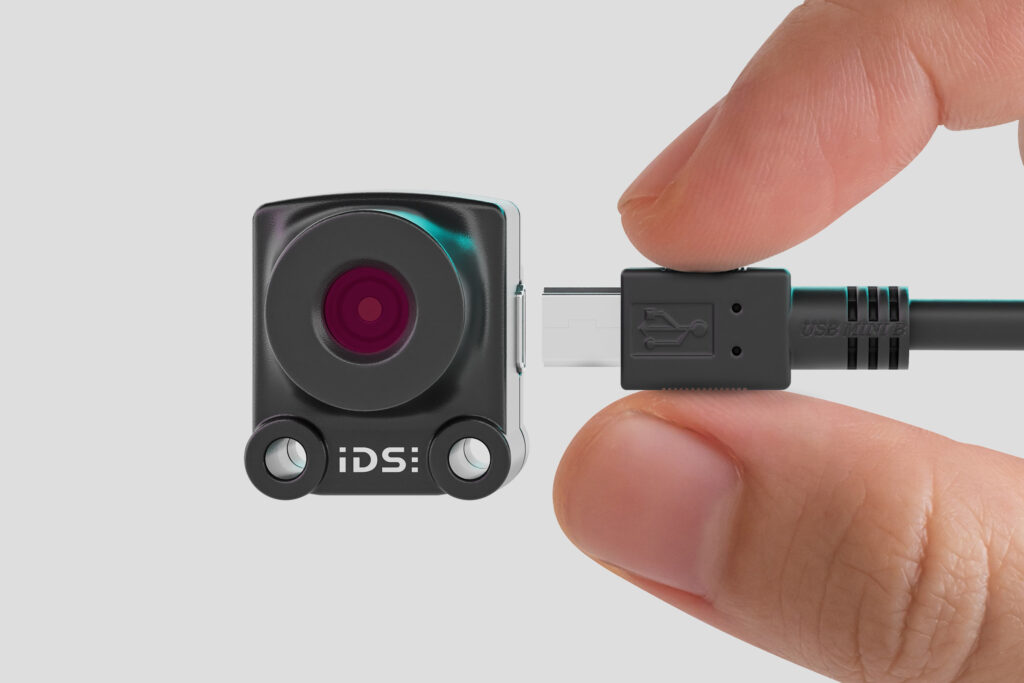 So small, so ingenious: 5 MP autofocus camera available in a practical starter set
