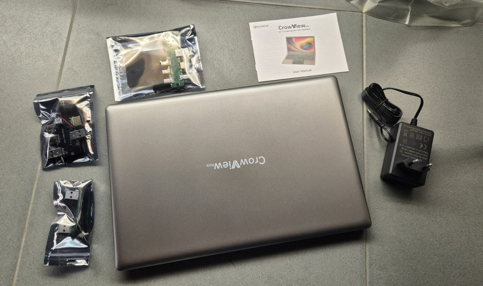 CrowView Note Review - A 14-Inch Portable Monitor with Keyboard & Mouse ...