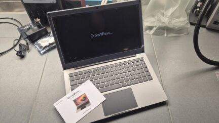 CrowView Note Review – A 14-Inch Portable Monitor with Keyboard & Mouse