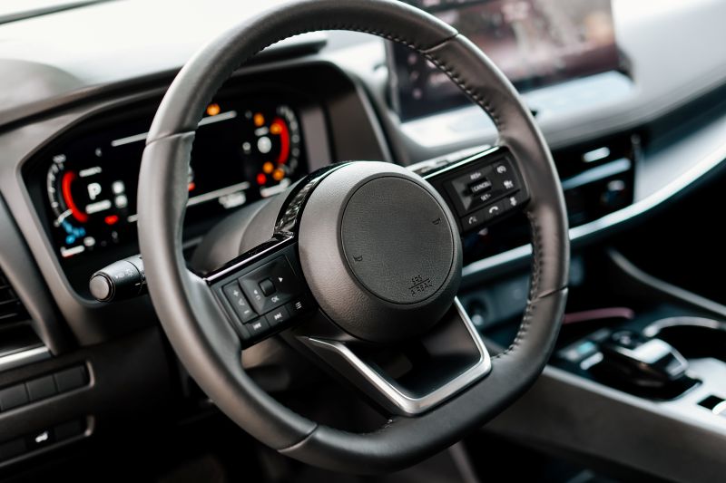 The i.MX 952 enhances the readability of LED-backlit in-cabin displays via local dimming, improving driver safety