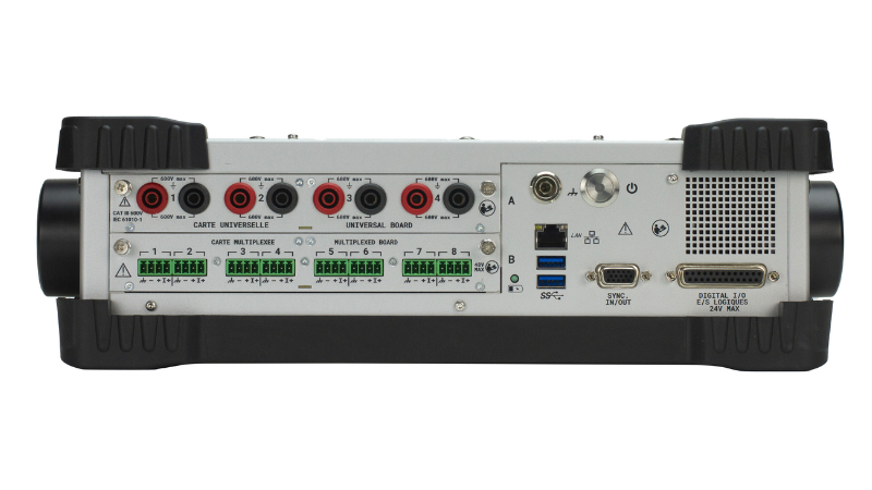 The DAS1820 features a plug-and-play design that enables users to switch out module slots to meet specific application needs